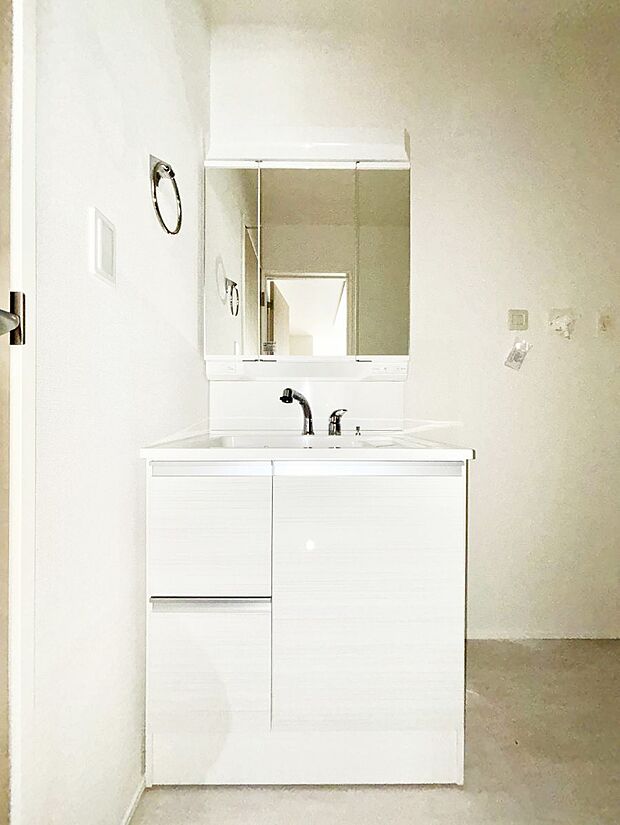 収納力と機能性に優れた洗面化粧台