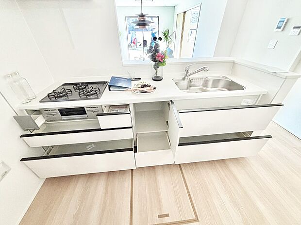 使いやすさを優先したスライド式収納タイプ!