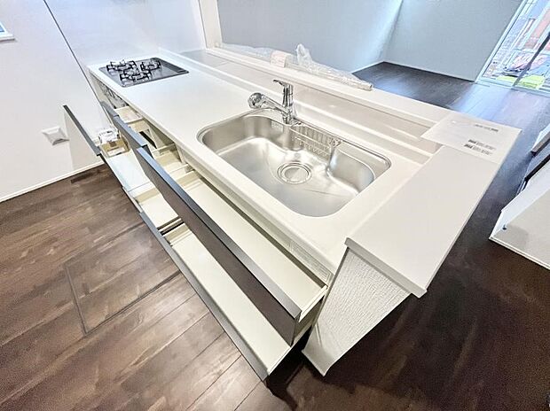 使いやすさを優先したスライド式収納タイプ!