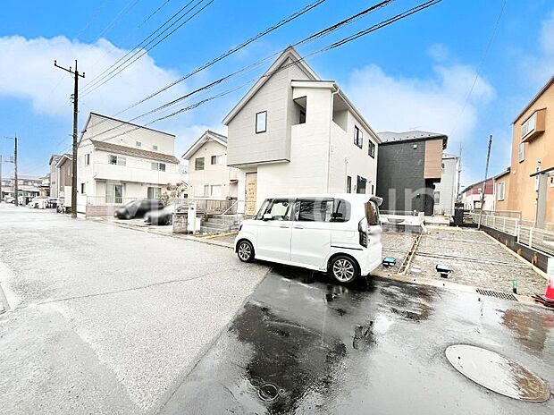 前面道路はきちんと整備されています。