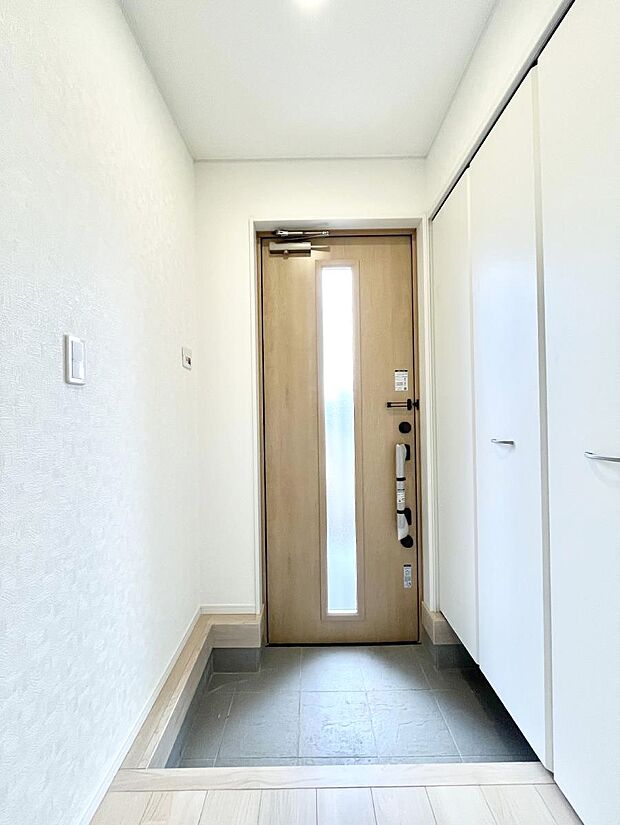 明るい玄関はお客様をお出迎えするのにぴったりです!