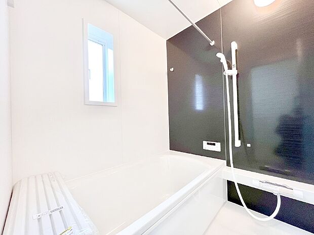 落ち着いた雰囲気でゆっくりお寛ぎいただけるバスルーム