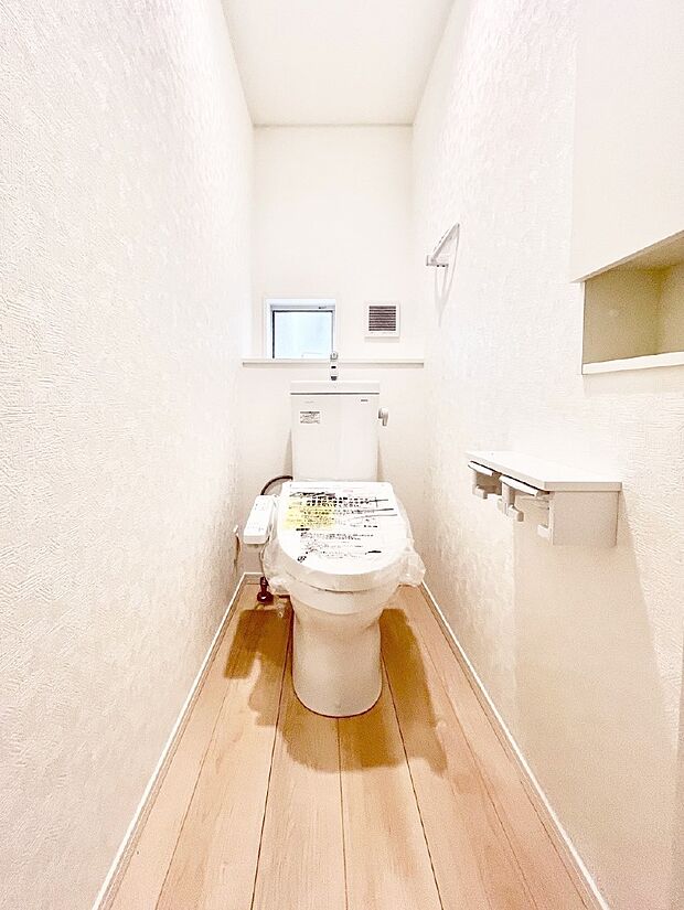 トイレは安心の2箇所！朝のバタバタも一安心です。 