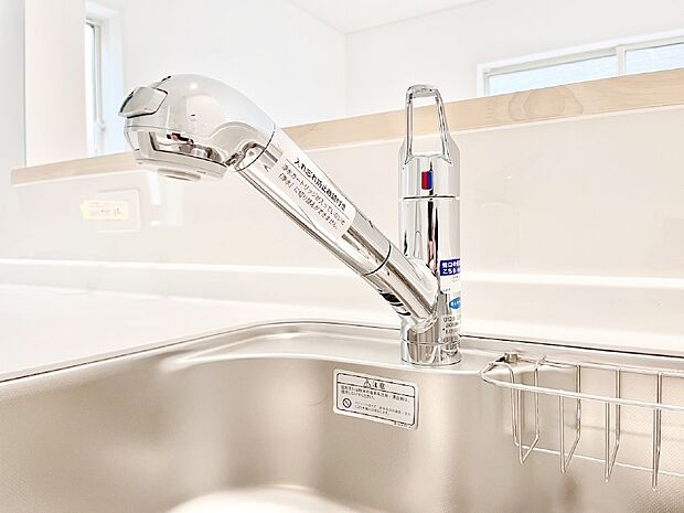 いつでも清潔なおいしいお水を。一つの水栓で水道水と浄水を使い分け。