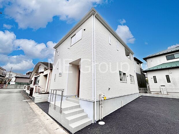 洗練された外観、上質な住空間が広がる室内は永く安心して過ごせる住居です。