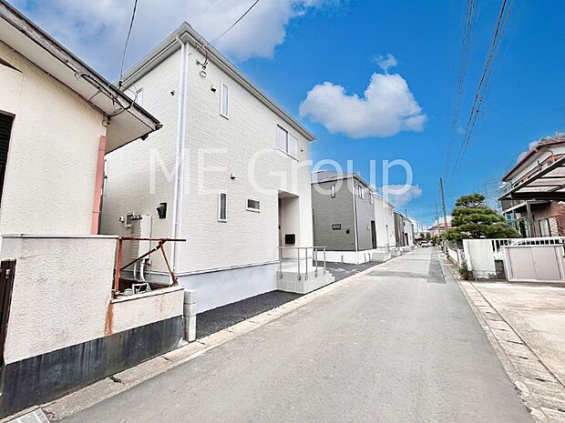 前面道路はきちんと整備されています  