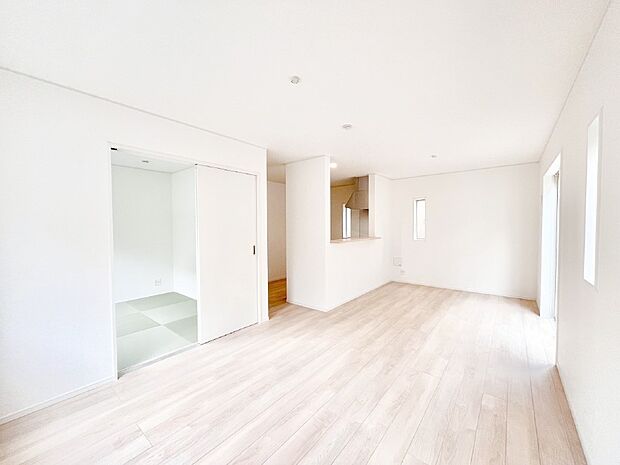 家族の笑顔が自然と生まれてくる、そんな雰囲気のダイニングに仕上がっています。