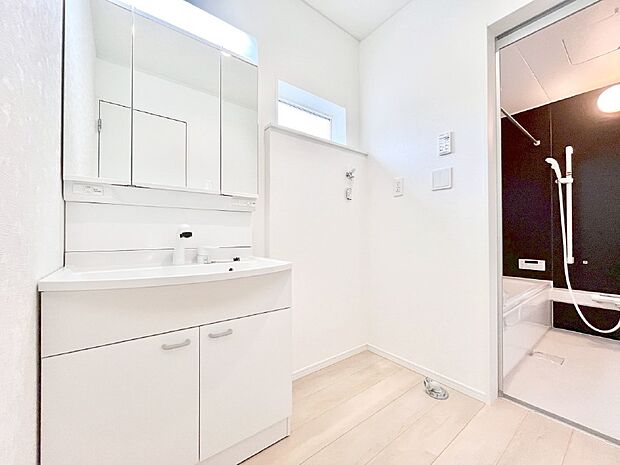 広々とゆとりのあるランドリースペース。  