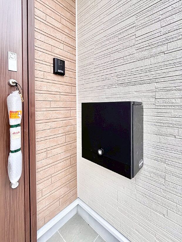 シンプルデザインのポスト。