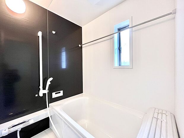 落ち着いた雰囲気でゆっくりお寛ぎいただけるバスルーム