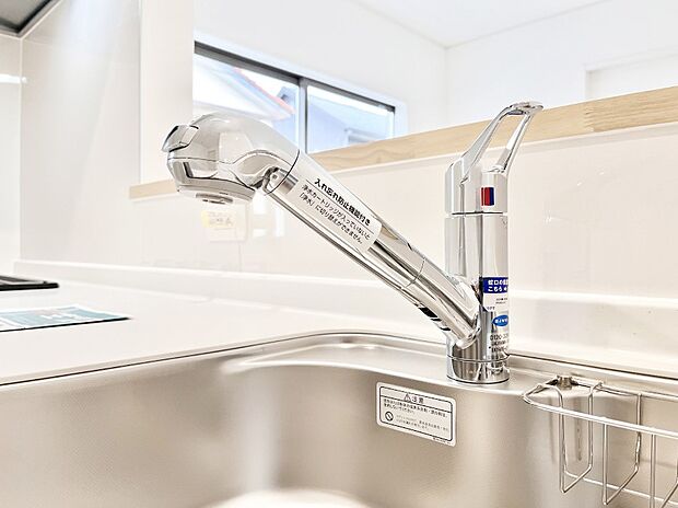 いつでも清潔なおいしいお水を。一つの水栓で水道水と浄水を使い分け。