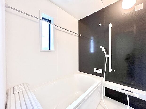 落ち着いた雰囲気でゆっくりお寛ぎいただけるバスルーム