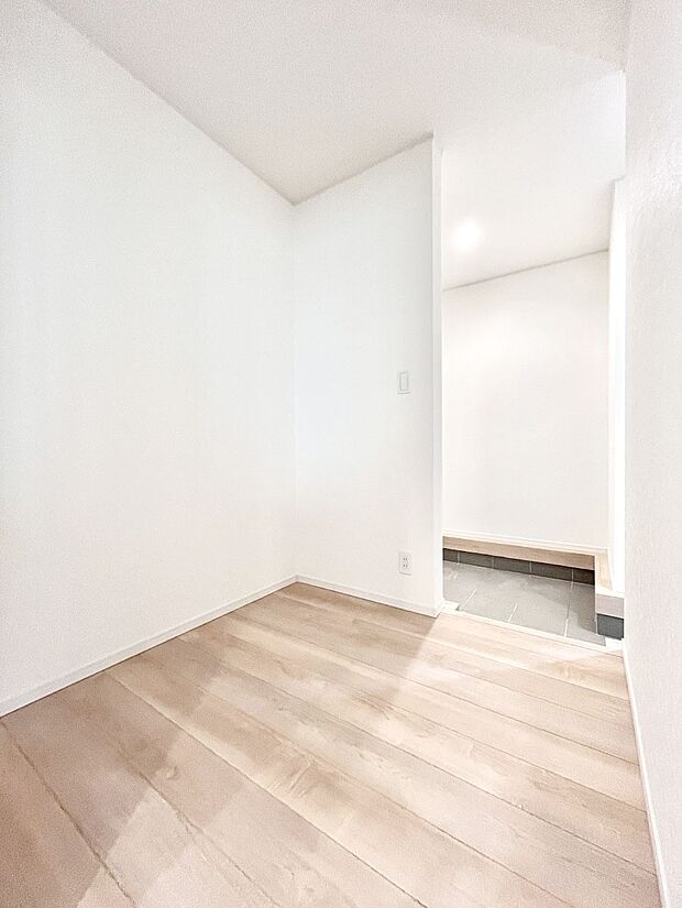 キッチンにはパントリー!食材のストックはもちろん、日用品の収納など使い方はいろいろ!