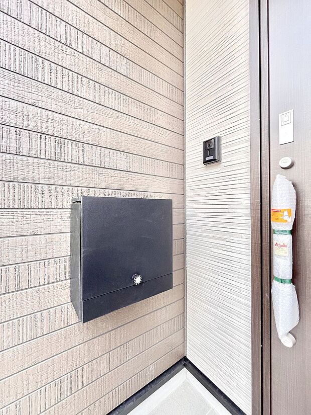 シンプルデザインのポスト。