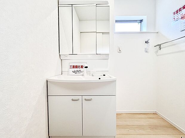 収納力と機能性に優れた洗面化粧台