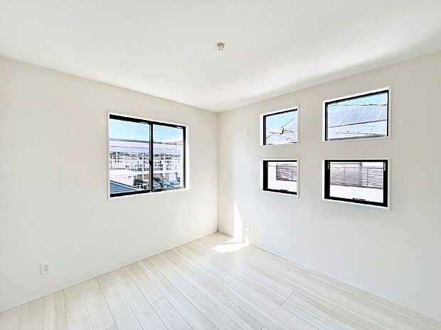 使いやすい形でベットや家具の置き方にも困ることもありません。   