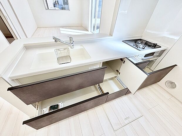 使いやすさを優先したスライド式収納タイプ!