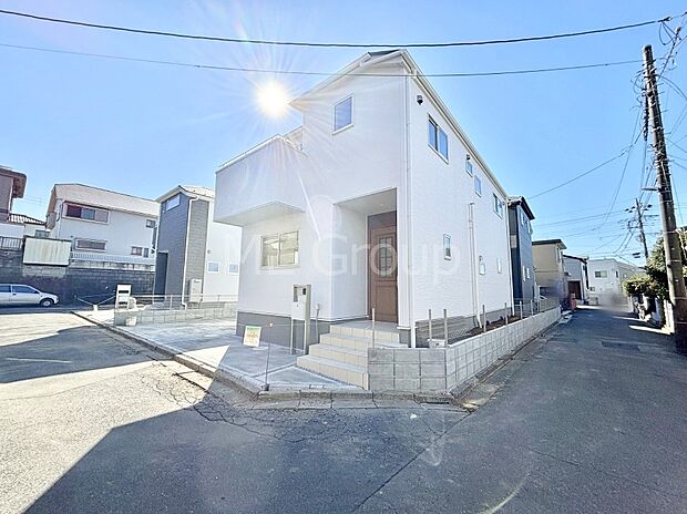 角地なので日当たりも良く、お家が堂々として見えます。