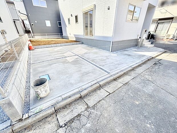 駐車2台可能！急なお客様の駐車に。また、ご家族の自転車スペースとしても大活躍。