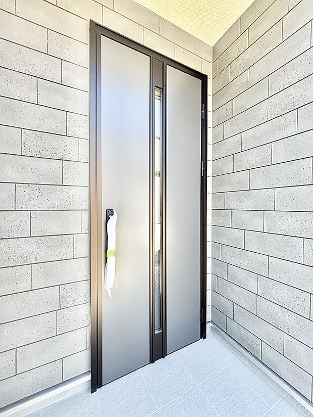 大切な家族、来客を出迎える玄関。