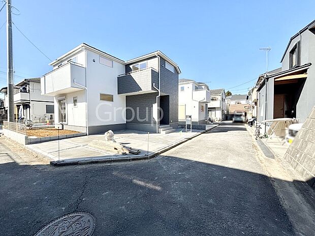 前面道路はきちんと整備されています  