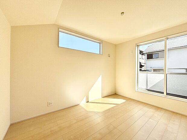 明るいバルコニーサイドに洋室を設置。目覚めの良い寝室に。