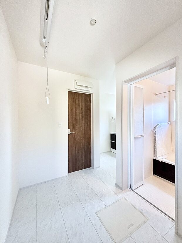 ゆとりの洗面スペースで朝の身支度もラクラク  