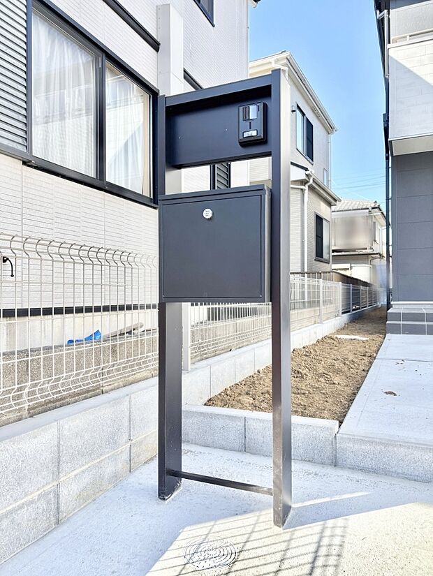 シンプルデザインのポスト。