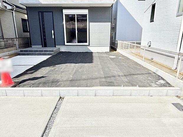 家族で楽しめる庭付きです。ガーデニングや物置を置いたり、お子様がいらっしゃるご家庭ではプールなど使い方はさまざまです。 