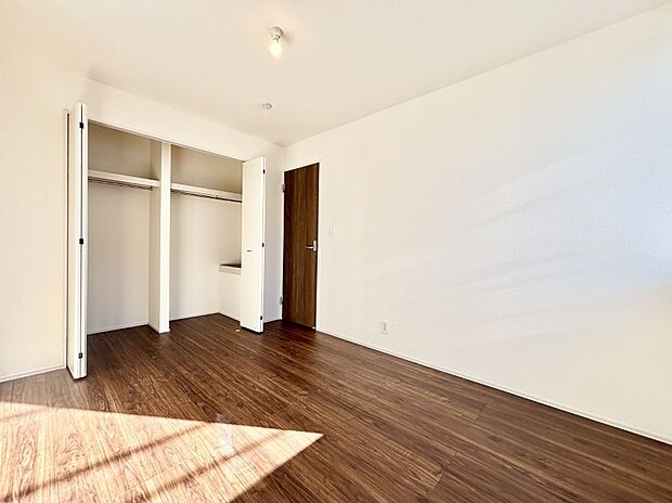 子供部屋にもおすすめな収納スペースたっぷりの居室