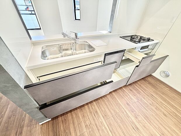 使いやすさを優先したスライド式収納タイプ!