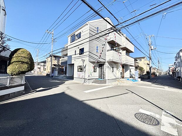 角地なので日当たりも良く、お家が堂々として見えます。