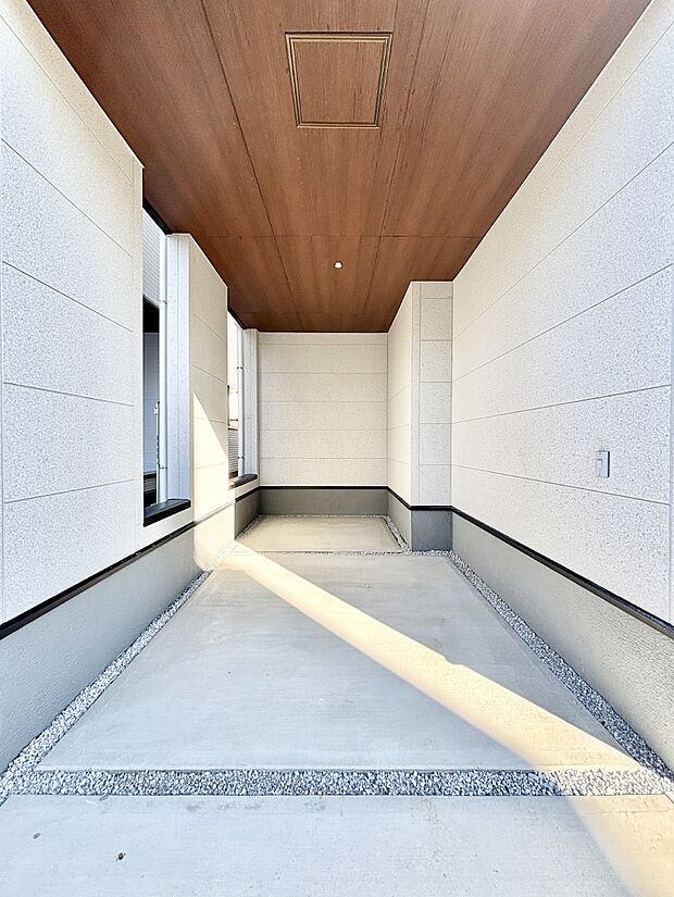 ビルトインタイプは大切なお車を傷や汚れから守ることができます。