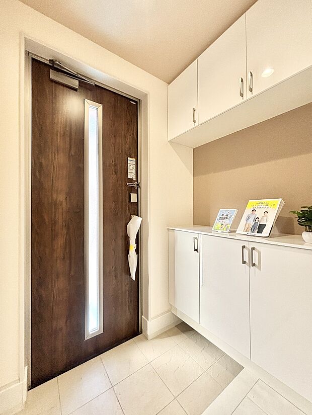 飾り棚を利用して、お越しいただくお客様をおもてなしできます。