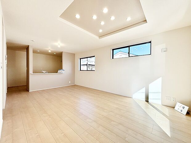 折上天井は立体的な奥行きがあるので、天井が広く見えて開放的な空間を演出できます。