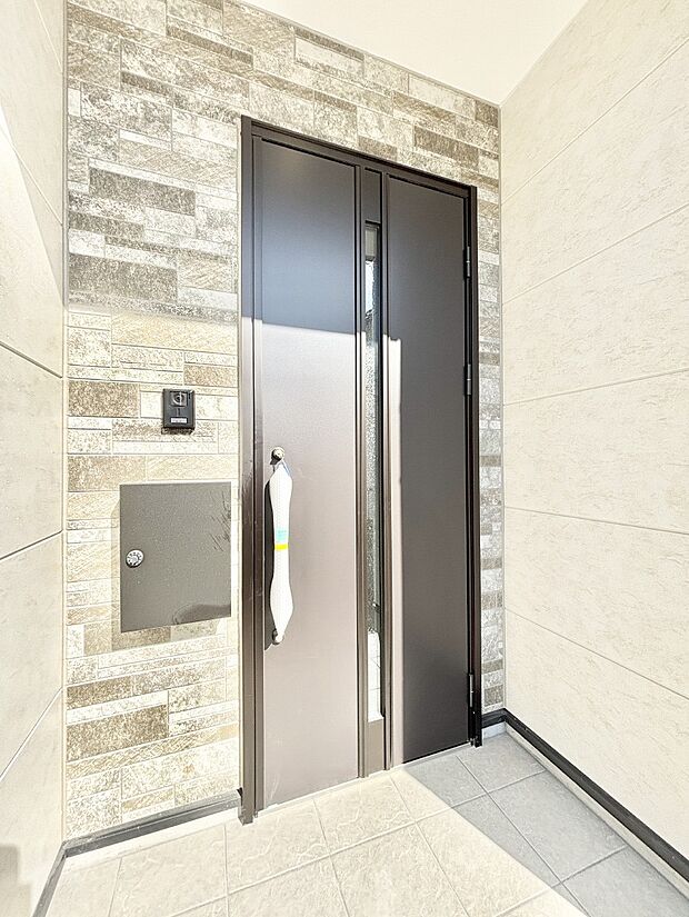 大切な家族、来客を出迎える玄関。