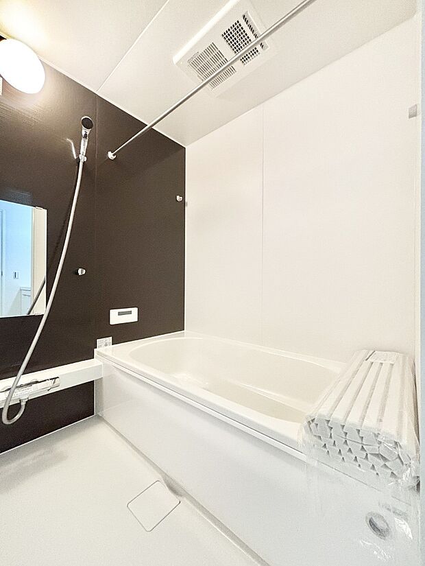 落ち着いた雰囲気でゆっくりお寛ぎいただけるバスルーム