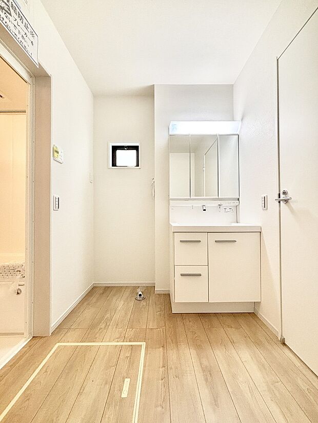 収納力と機能性に優れた洗面化粧台