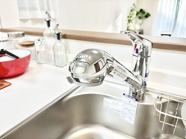 いつでも清潔なおいしいお水を。一つの水栓で水道水と浄水を使い分け。