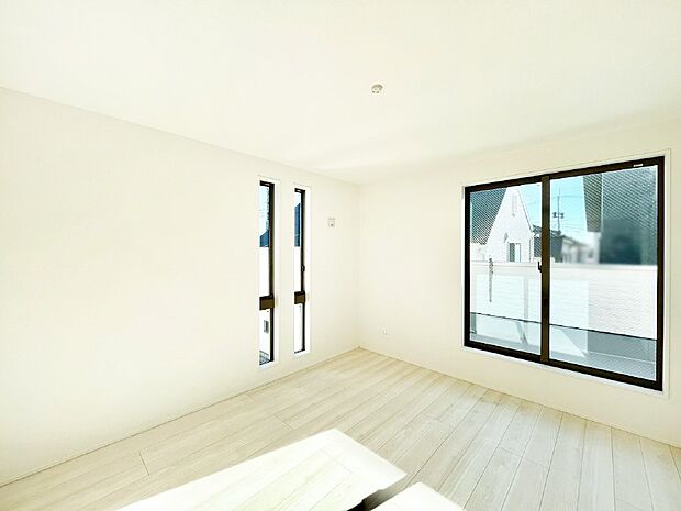 明るいバルコニーサイドに洋室を設置。目覚めの良い寝室に。