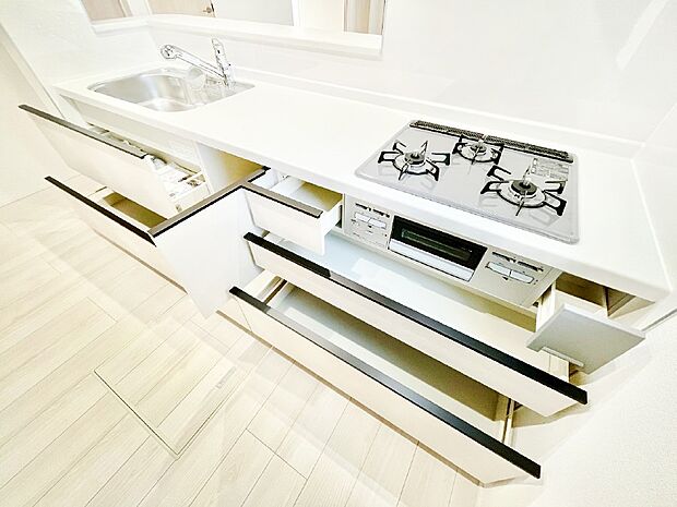 広々としたシンクでお料理やお皿洗いもラクラク快適に!