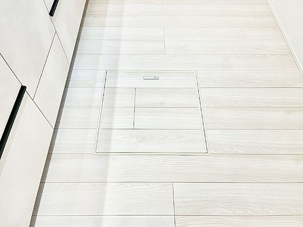 床下収納付き!日用品・非常用品の収納にも大活躍。