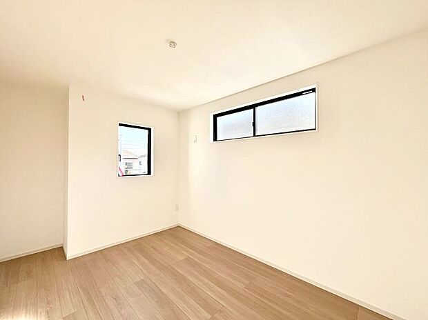 2面採光で気持ちよく自然光が取り入れられるのでお子様のお部屋にもピッタリ