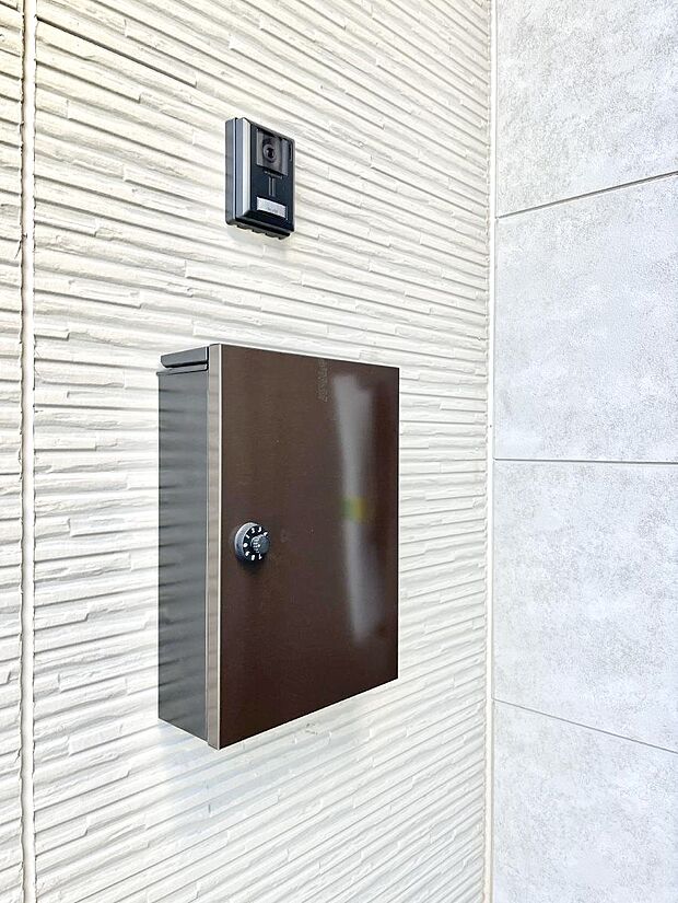 シンプルデザインのポスト。