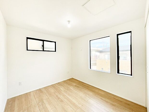 使いやすい形でベットや家具の置き方にも困ることもありません。