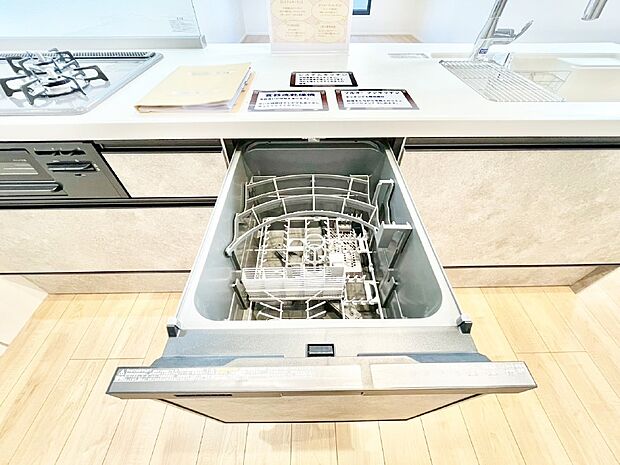 面倒なお片づけは食洗機にお任せ！家事の負担が減って、時間にも気持ちにもゆとりができます。