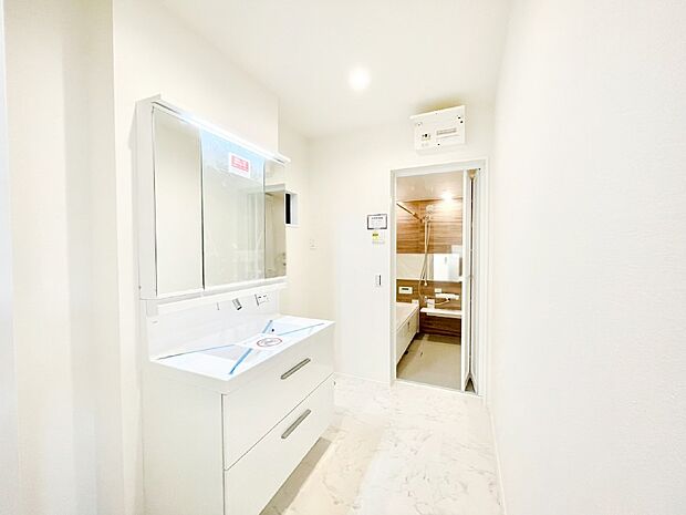清潔感のある快適空間です。毎日の身支度も気持ち良くお使い頂けます。
