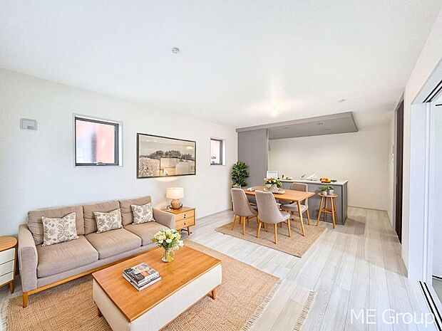 落ち着いた雰囲気のLDKは家族みんなの快適空間 ※家具はCGです