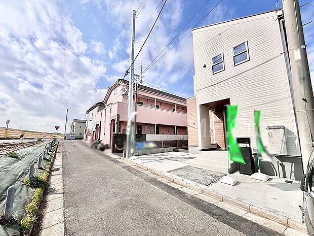 前面道路はきちんと整備されています  