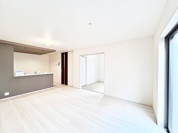 家族の笑顔が自然と生まれてくる、そんな雰囲気のダイニングに仕上がっています。